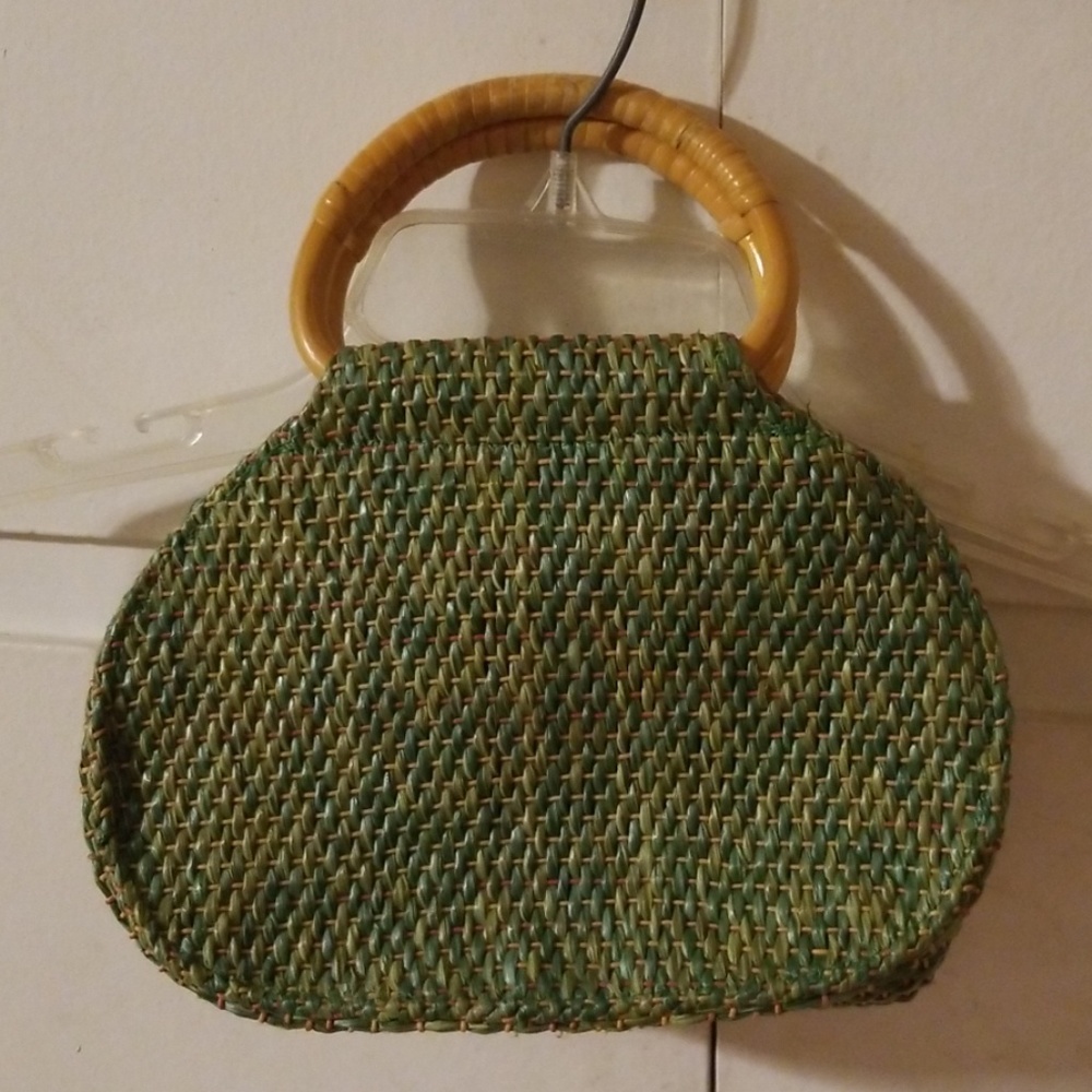 Small green straw tiki style purse